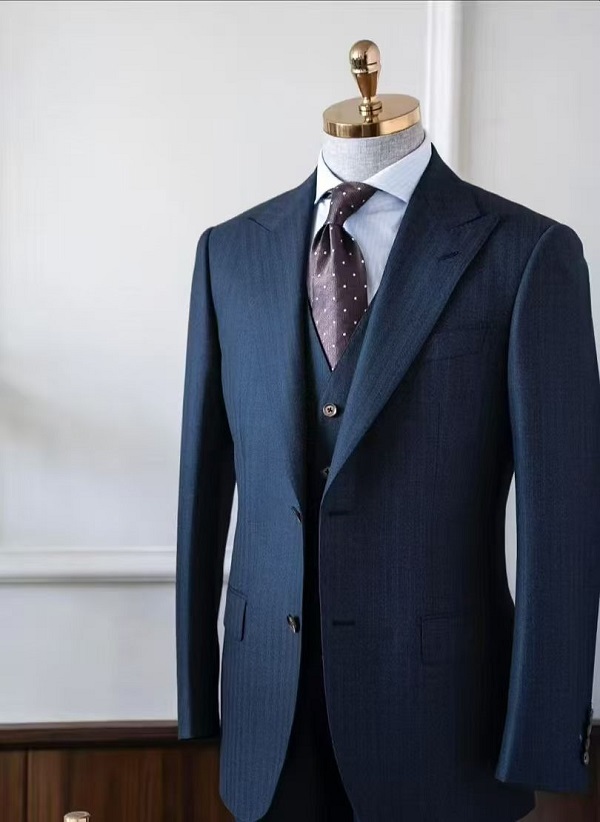 以手工雕琢质感!意裁匠西服定制,演绎绅士穿搭美学 以手工雕琢质感!意裁匠西服定制,演绎绅士穿搭美学