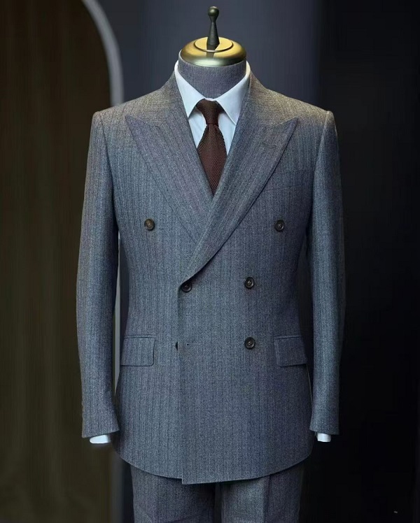 以手工雕琢质感!意裁匠西服定制,演绎绅士穿搭美学 以手工雕琢质感!意裁匠西服定制,演绎绅士穿搭美学